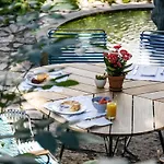Отель Boutique & Design Hotel Auersperg